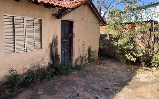 Casa no Setor Pedro Ludovico com acesso fácil ao shopping Flamboyant localizada na rua 1012