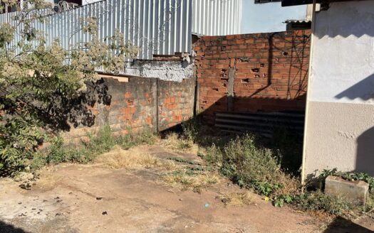 Casa no Setor Pedro Ludovico com acesso fácil ao shopping Flamboyant localizada na rua 1012
