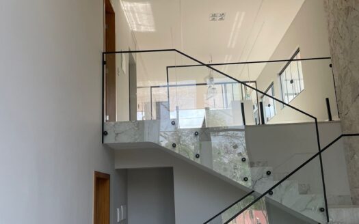 Sobrado novo nunca Habitado no Jardins Barcelona.