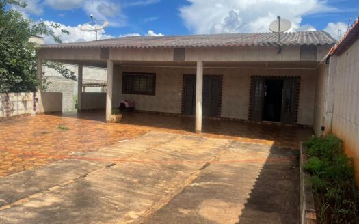 Linda casa a venda em Terezopólis- GO a 500 Metros aproximadamente do Grupo vale do amanhecer.