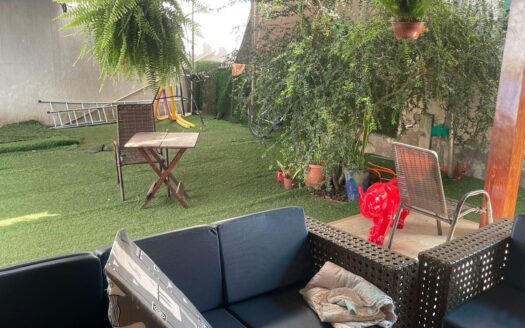 Casa no Jardim Mariliza 03 quartos com piscina.