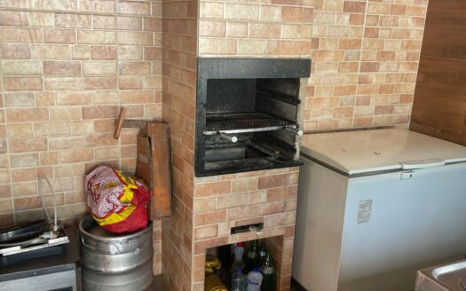 Casa no Jardim Mariliza 03 quartos com piscina.