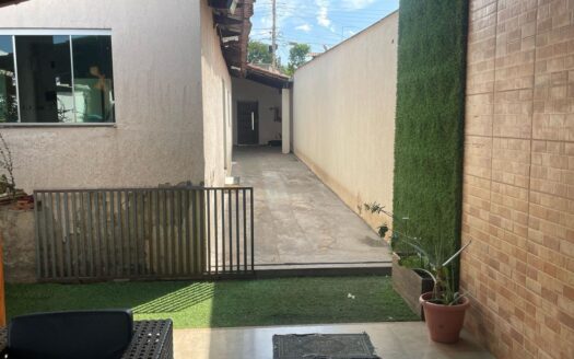 Casa no Jardim Mariliza 03 quartos com piscina.