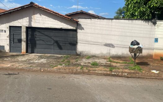 Casa no Jardim Mariliza 03 quartos com piscina.