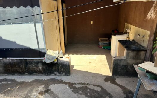 Casa de 02 quartos de esquina na Vila Mariana em Aparecida de Goiânia